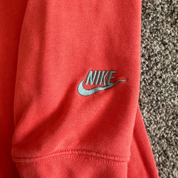 Men’s Nike crewneck embroidered details - Picture 4 of 6